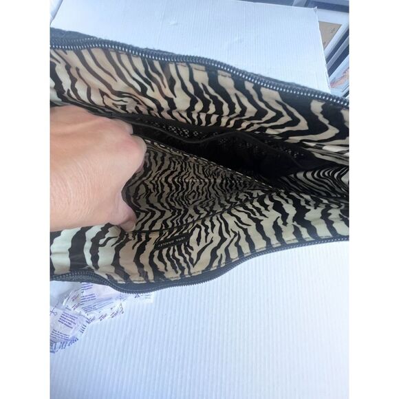 Vera Bradley Black Quilted Messenger Baby Diaper Bag/Changing Pad Zebra Lining - Picture 7 of 11